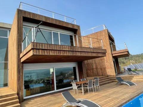 Casa de 496 m² en Vilaboa