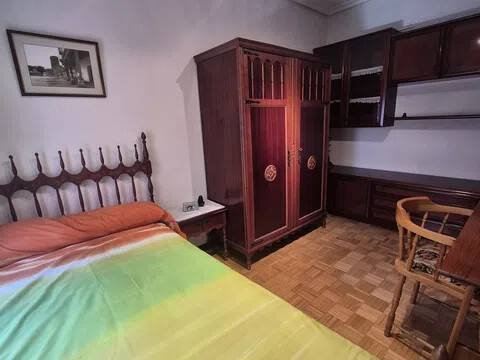 Room 100 m², Ávila