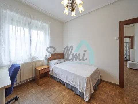 Piso de 80 m² en Oviedo