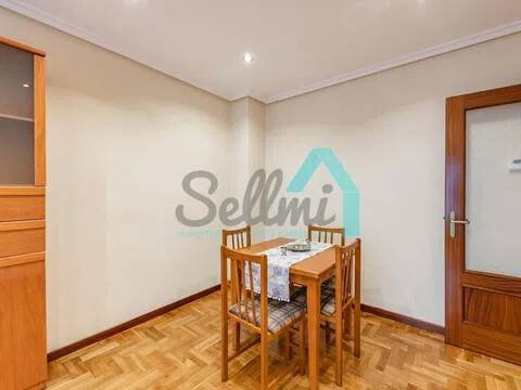 Piso de 55 m² en Oviedo