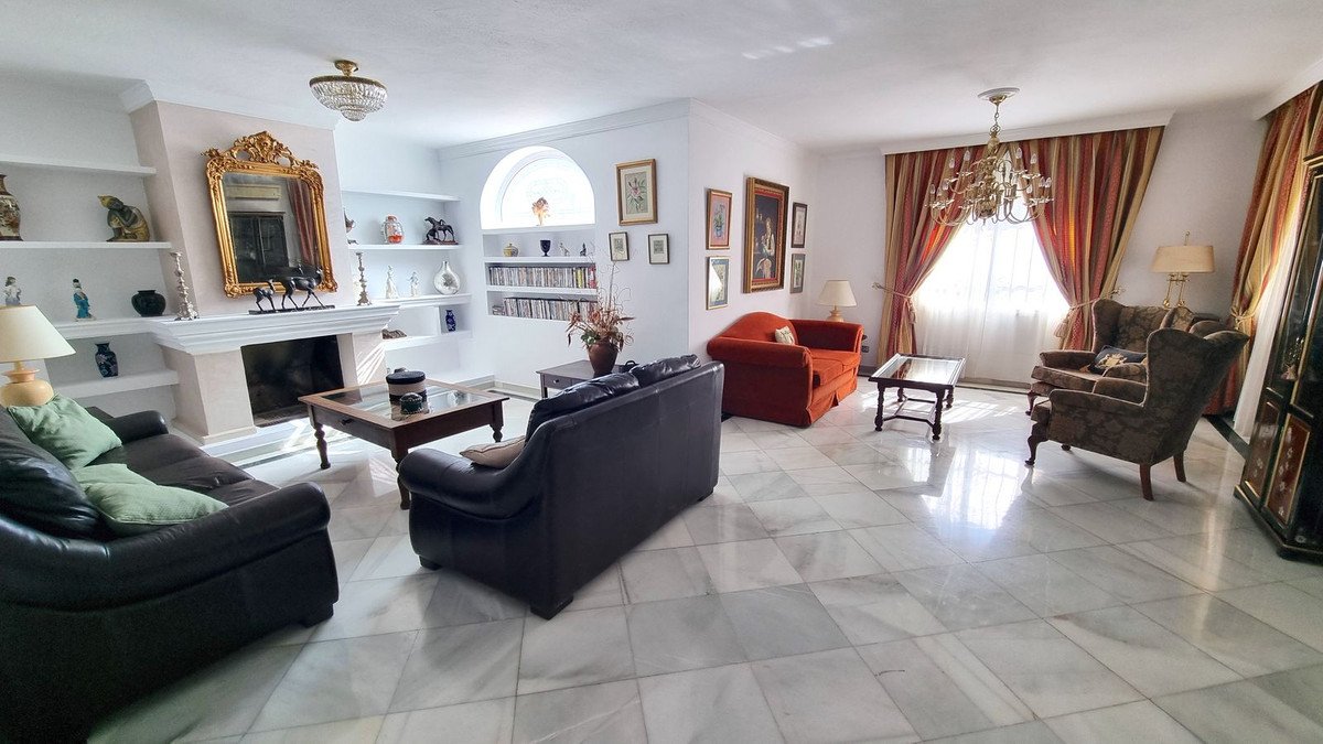 Casa de 593 m² en Luque