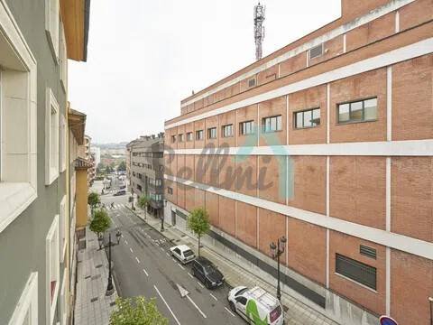 Piso de 106 m² en Oviedo