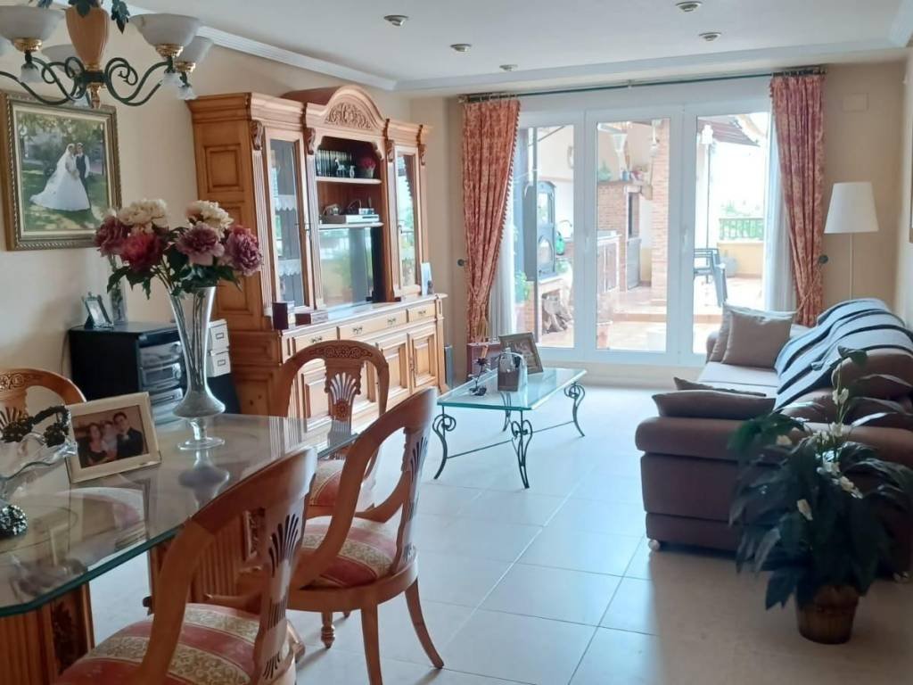 Casa de 220 m² a Petrer