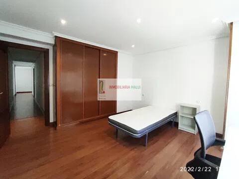 Piso de 180 m² en Oviedo