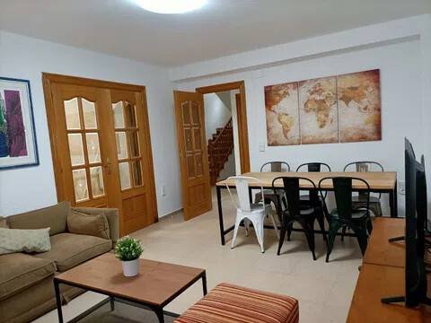 Habitación 240 m², La Almunia de Doña Godina
