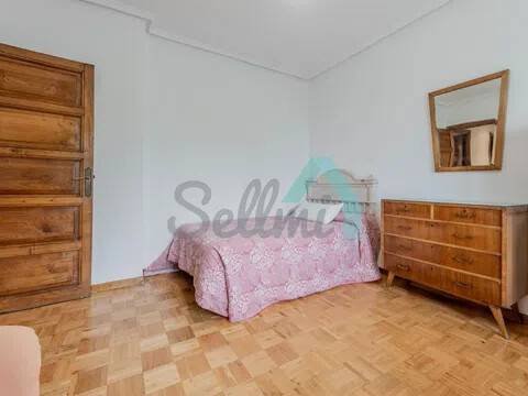 Piso de 153 m² en Oviedo