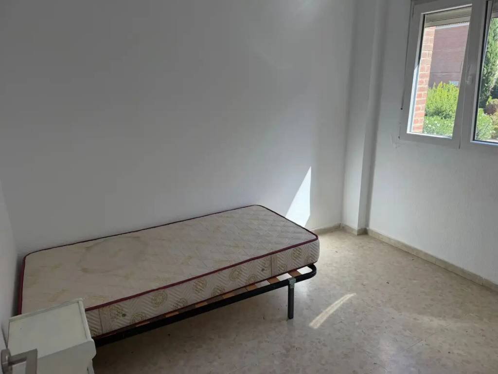 Piso de 90 m² en Granada