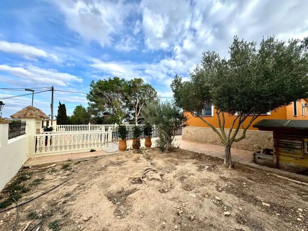 Casa de 150 m² en Jacarilla
