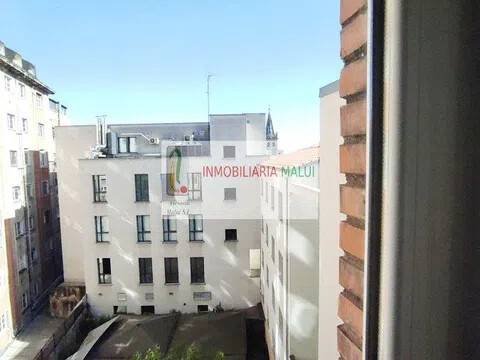 Piso de 180 m² en Oviedo