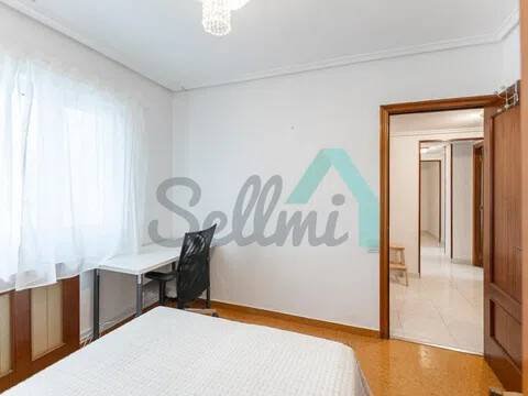 Piso de 80 m² en Oviedo