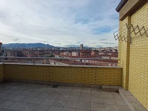 Piso de 93 m² en Oviedo