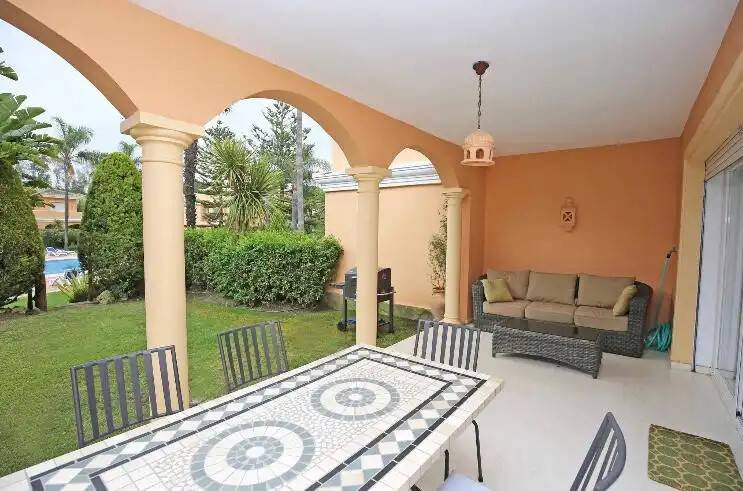 Casa de 180 m² en Estepona
