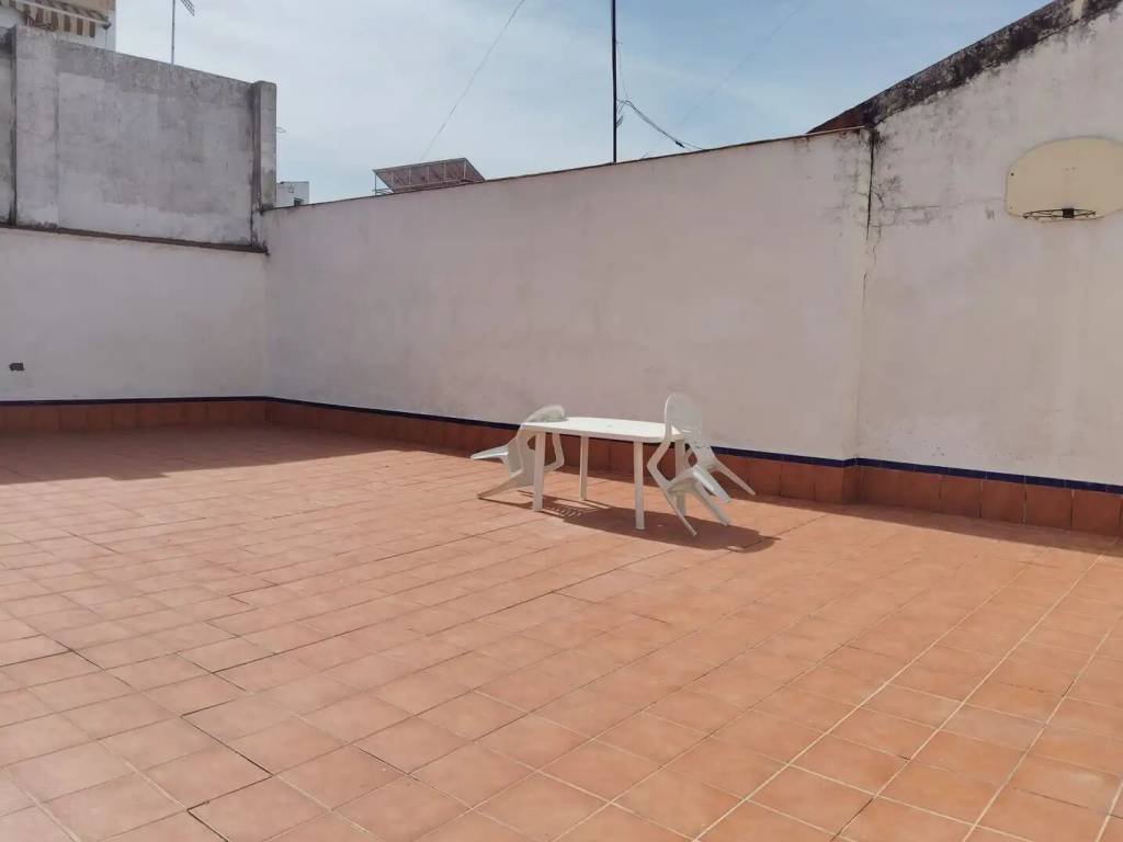 Casa de 200 m² en Brenes