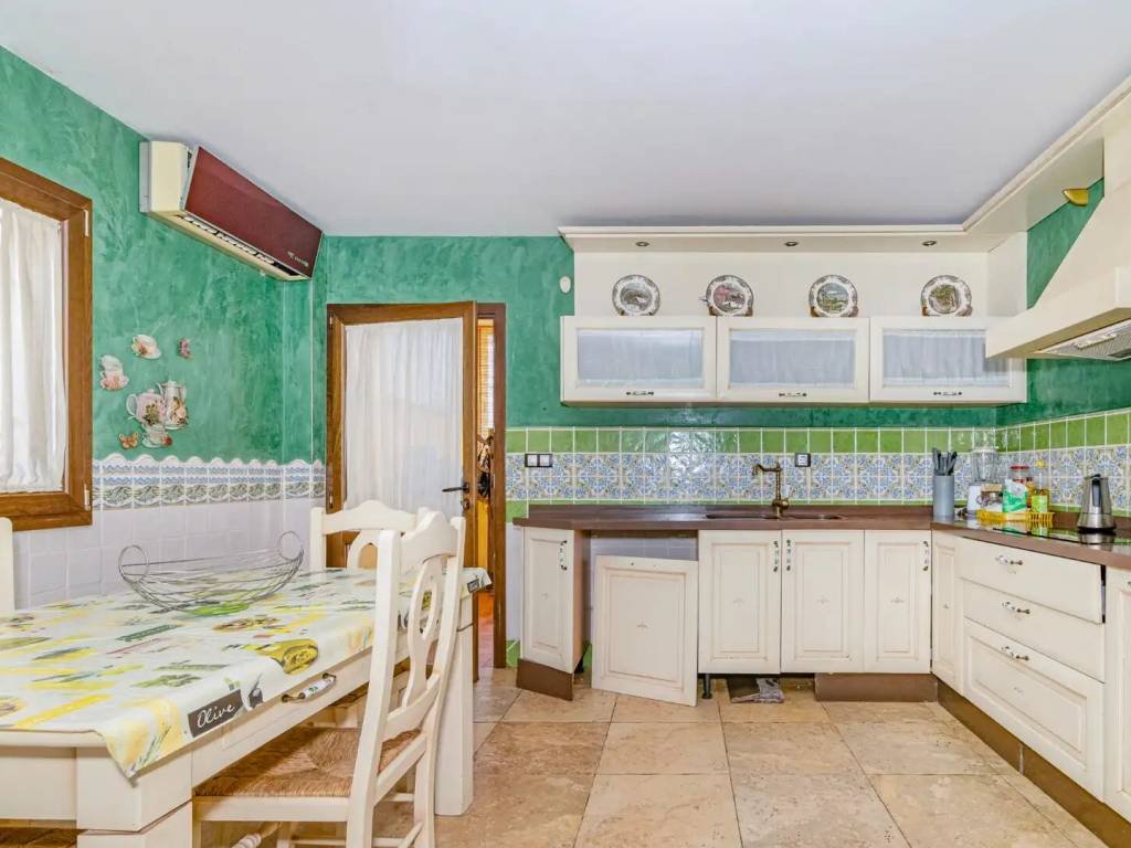 Casa de 350 m² en Las Gabias