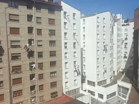 Piso de 89 m² en Oviedo
