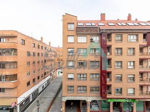 Piso de 57 m² en Oviedo