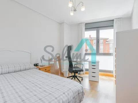 Piso de 67 m² en Oviedo