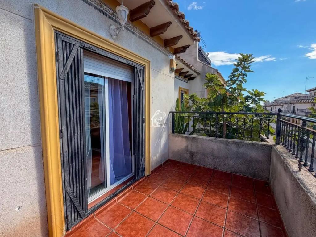 Casa de 100 m² a Oriola