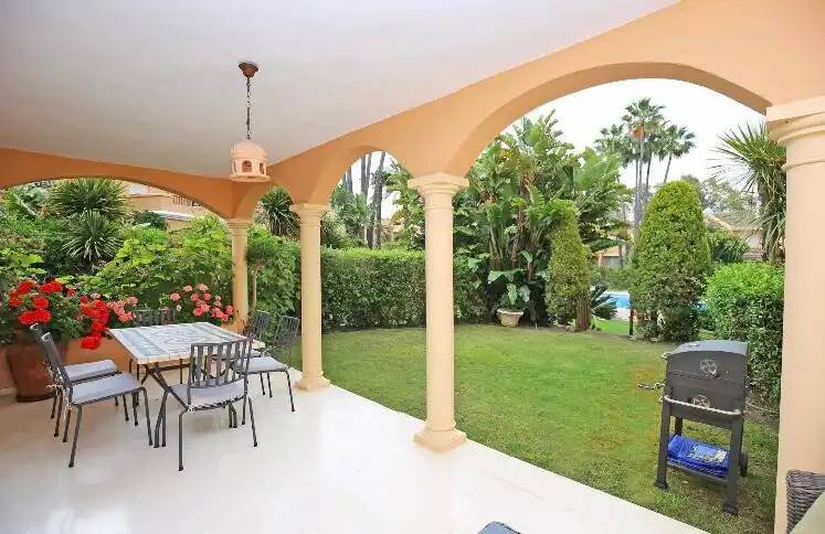 Casa de 180 m² en Estepona
