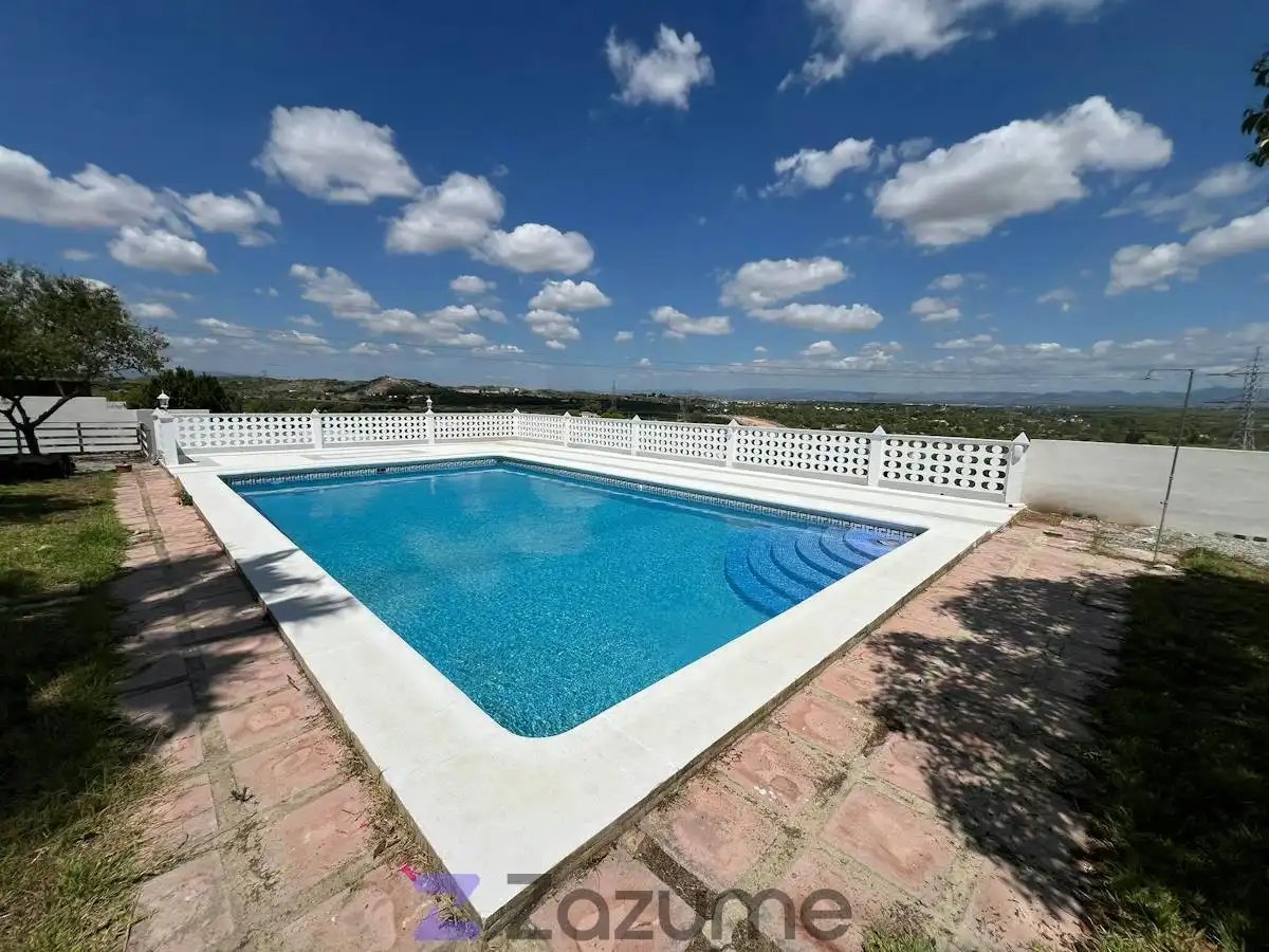 Casa de 320 m² en Manises