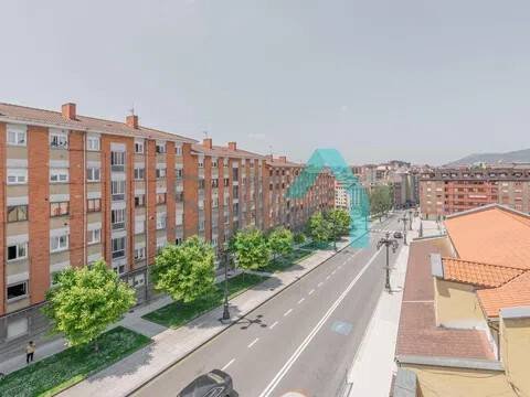 Piso de 67 m² en Oviedo