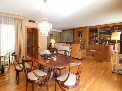 Casa de 619 m² en Esplugues de Llobregat