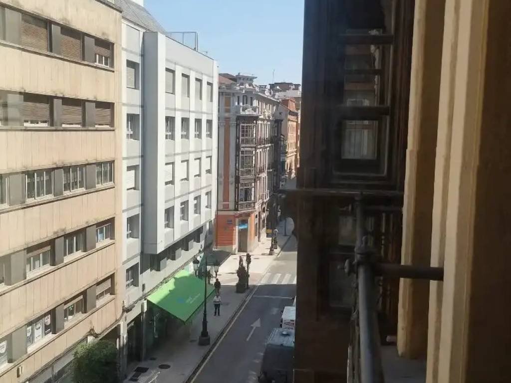 Piso de 100 m² en Oviedo