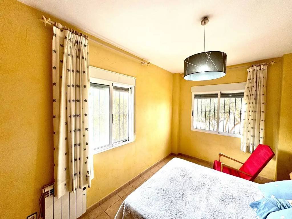 Casa de 150 m² en Jacarilla