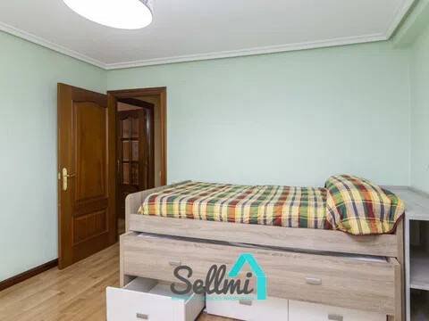Piso de 65 m² en Oviedo