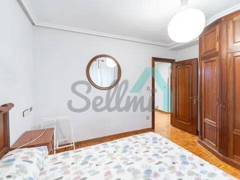 Piso de 107 m² en Oviedo