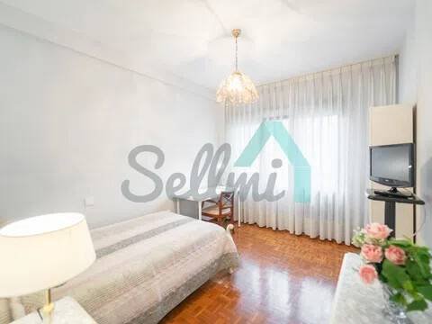 Piso de 107 m² en Oviedo