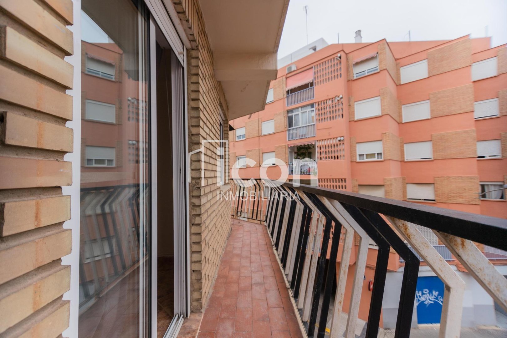 Room 97 m², València