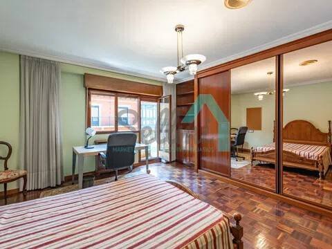 Piso de 131 m² en Oviedo