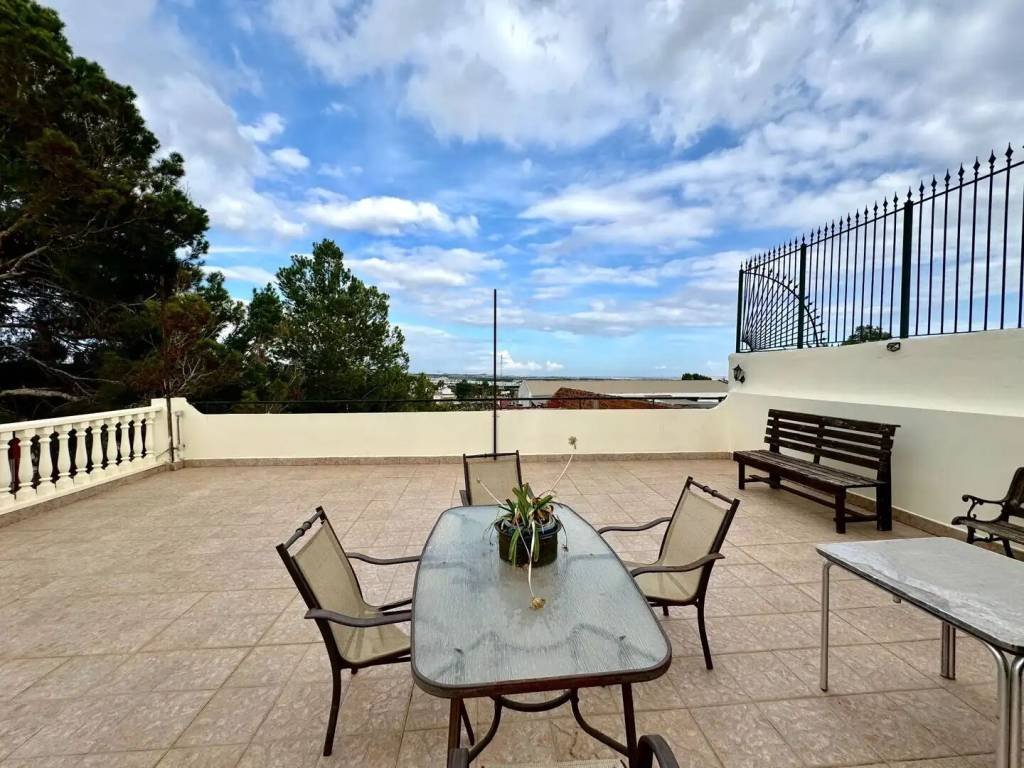 Casa de 150 m² en Jacarilla