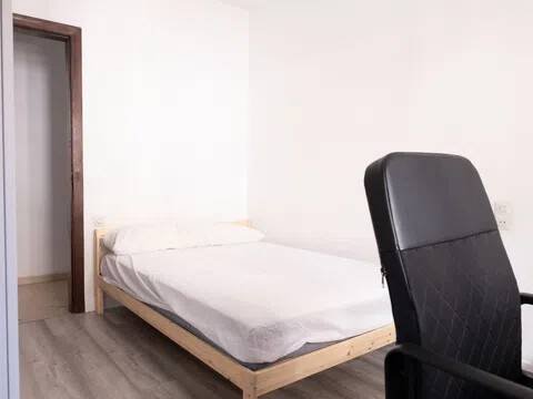 Habitación 140 m², Lérida