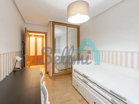 Flat 86 m² in Oviedo