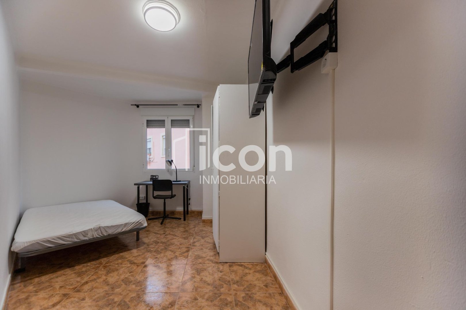 Room 97 m², València