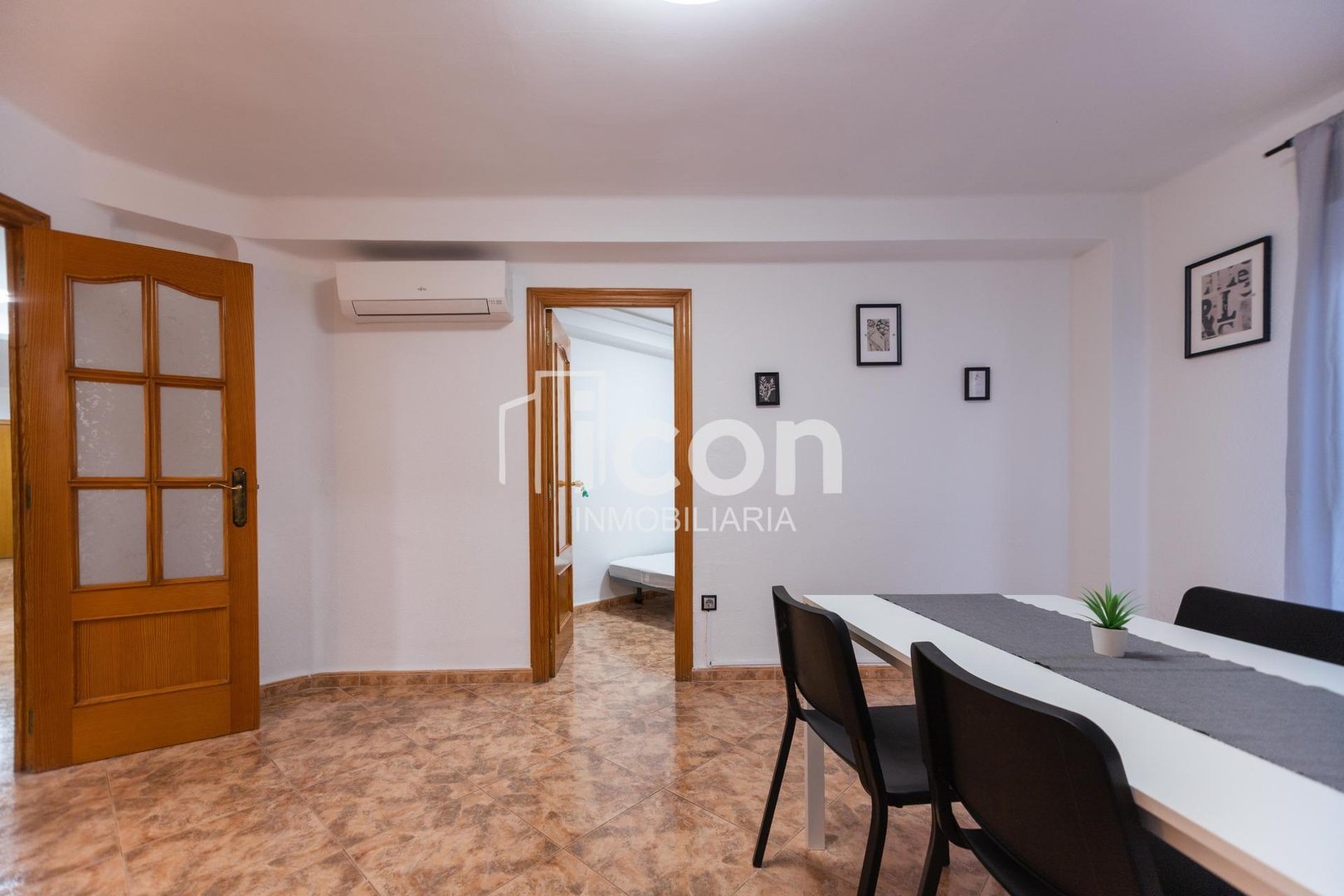 Room 97 m², València