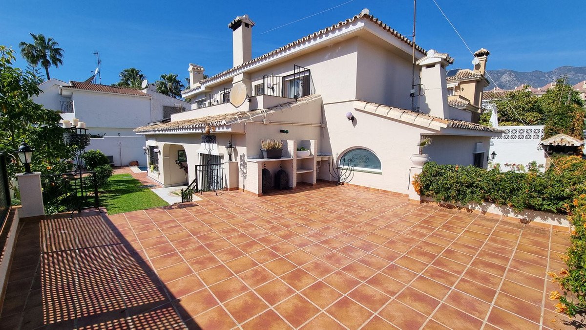 Casa de 593 m² en Luque