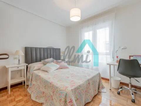 Pis de 95 m² a Oviedo
