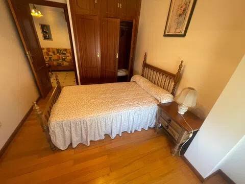 Casa de 100 m² en Oleiros