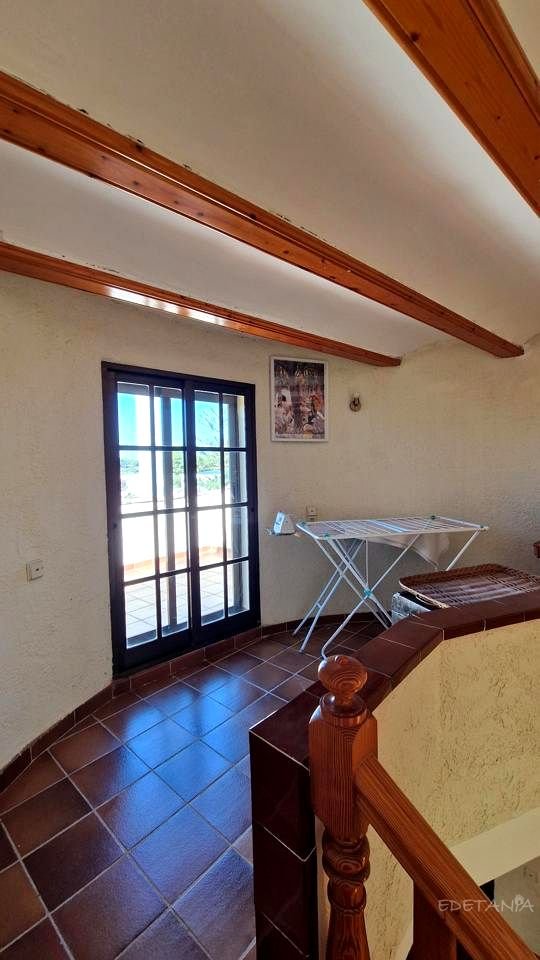 Casa de 208 m² en Nàquera / Náquera