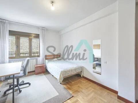 Piso de 86 m² en Oviedo