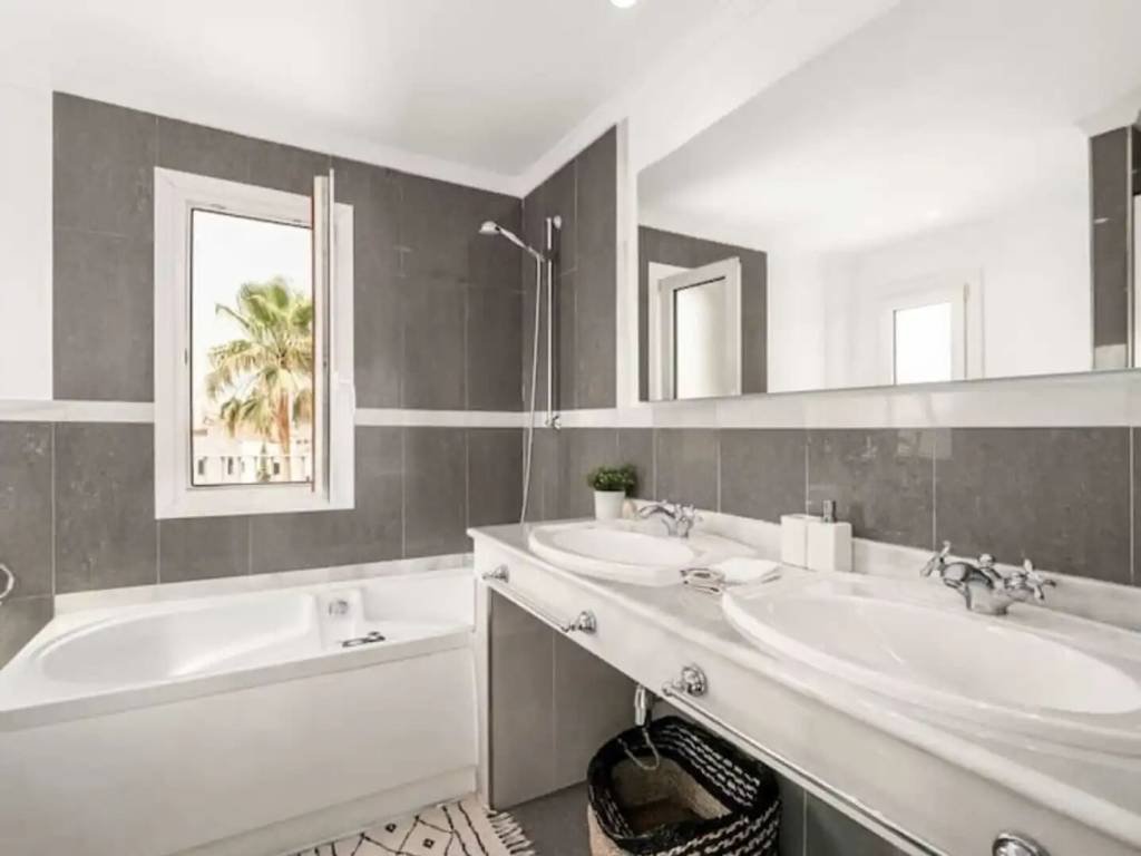 Casa de 180 m² en Estepona