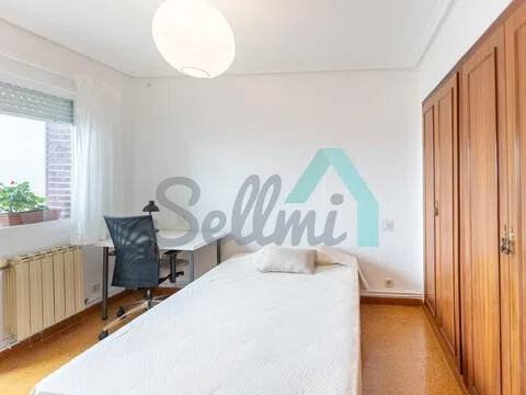 Piso de 80 m² en Oviedo