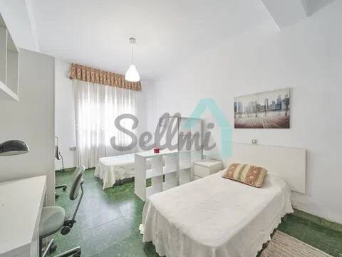 Piso de 146 m² en Oviedo