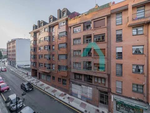 Piso de 90 m² en Oviedo