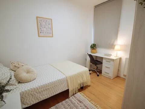 Habitación 140 m², Lérida
