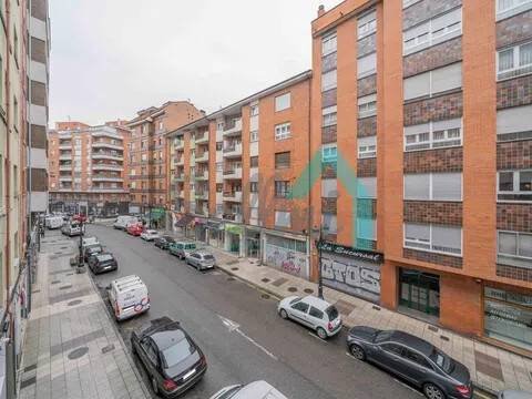 Pis de 84 m² a Oviedo