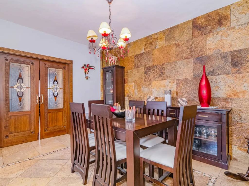 Casa de 350 m² en Las Gabias